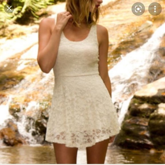 Aritzia Dillema Lace Skater Dress - Picture 4 of 16